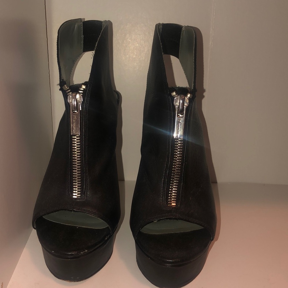 H By Halston Black 6inch Leather Zip Up Pumps
